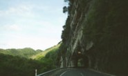 为什么 npm 安装的 three 默认不是 UMD 版本